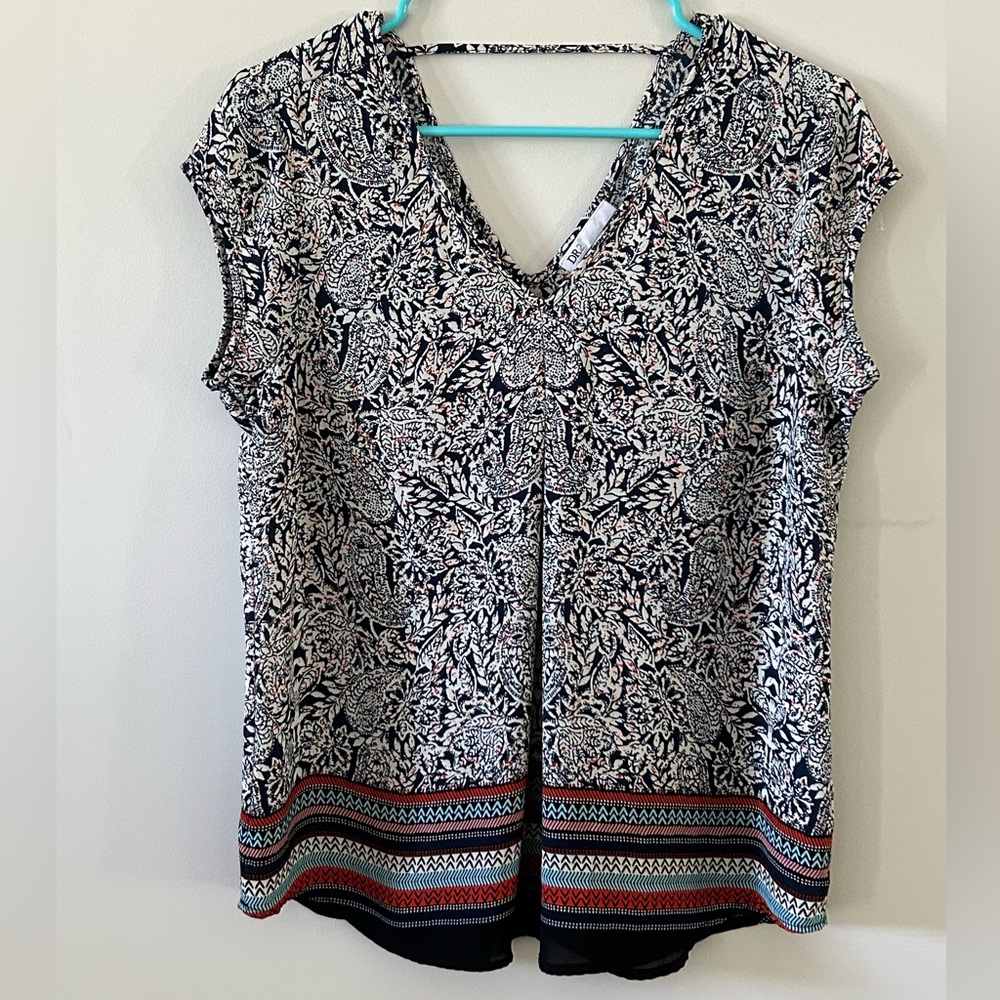 DR2 Floral/Paisley & Geometric Print Flowy Cap Sleeve V-Neck Women's Top Sz S.